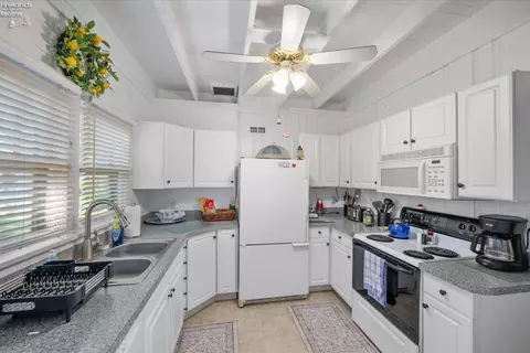 Kitchen - 528 E 4th St, Lakeside, OH 43440 photo 2 of 2