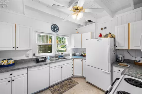 528 E 4th St, Lakeside, OH 43440 photo 14