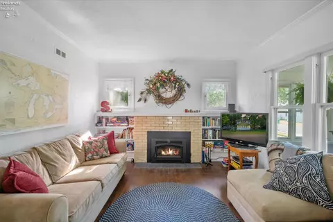 Living - 528 E 4th St, Lakeside, OH 43440 photo 2 of 3
