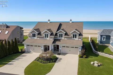2513 E Sand Rd, Port Clinton, OH 43452