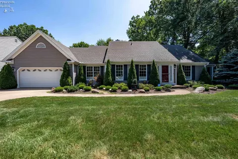 389 Jaycox Rd, Avon Lake, OH 44012