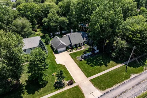 389 Jaycox Rd, Avon Lake, OH 44012