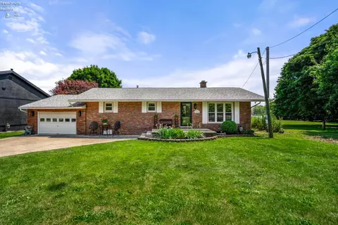 10700 E Bayshore Rd, Marblehead, OH 43440