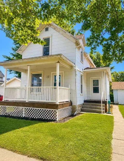 1021 Alger St, Fremont, OH 43420