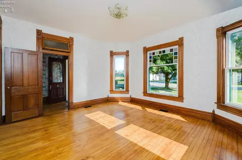 Living - 204 Main St, Wayne, OH 43466 photo 2 of 7