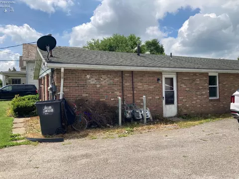 327 Keefer, Willard, OH 44890 photo 11