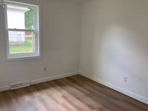 327 Keefer, Willard, OH 44890 photo 15