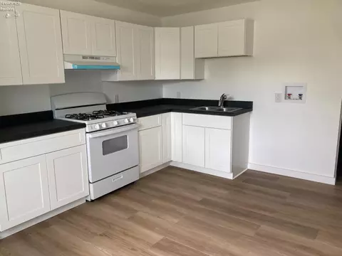 327 Keefer, Willard, OH 44890 photo 12