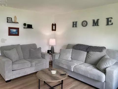 327 Keefer, Willard, OH 44890 photo 8