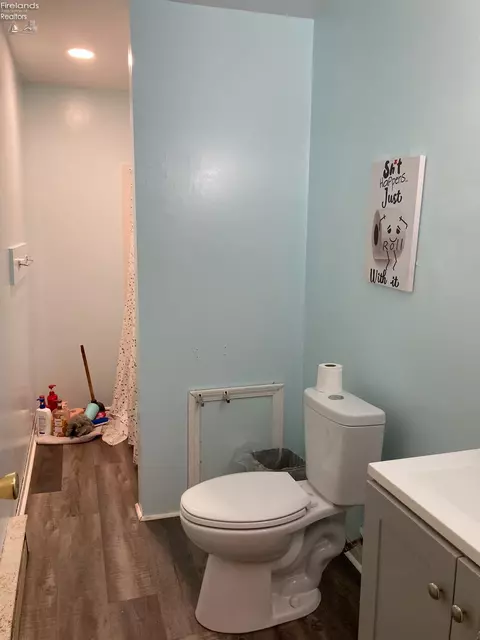 Bath - 610 Spangler St, Willard, OH 44890 photo 1 of 1