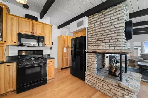Kitchen - 1005 Lakeview Rd, Huron, OH 44839 photo 4 of 5