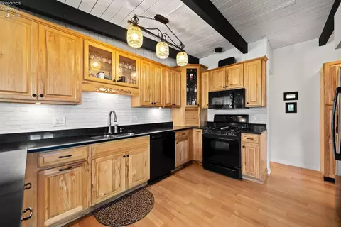 Kitchen - 1005 Lakeview Rd, Huron, OH 44839 photo 3 of 5
