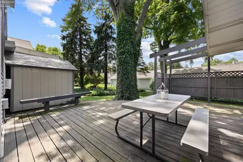 Exterior - 1005 Lakeview Rd, Huron, OH 44839 photo 4 of 10