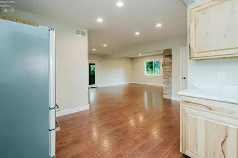 Living - 3288 Limerick Rd, Clyde, OH 43410 photo 4 of 4