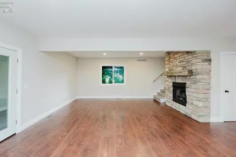 Living - 3288 Limerick Rd, Clyde, OH 43410 photo 3 of 4