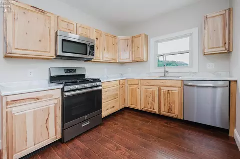 Kitchen - 3288 Limerick Rd, Clyde, OH 43410 photo 1 of 2