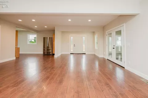 Living - 3288 Limerick Rd, Clyde, OH 43410 photo 2 of 4