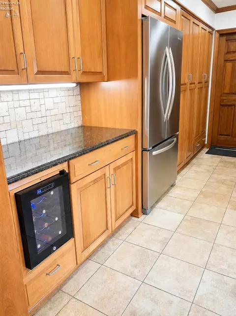 Kitchen - 1020 Main St, Huron, OH 44839 photo 4 of 4