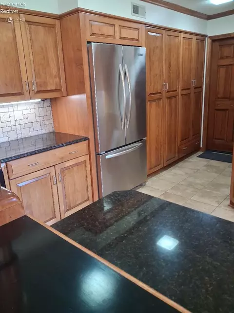 1020 Main St, Huron, OH 44839 photo 8