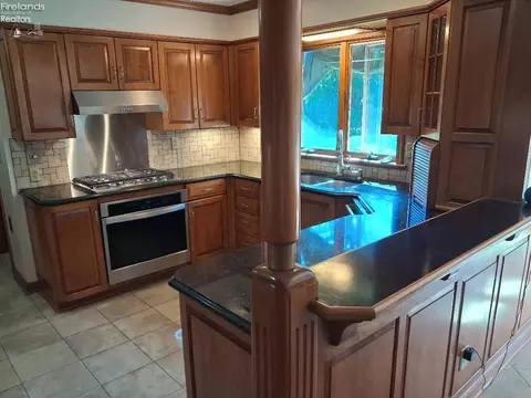 1020 Main St, Huron, OH 44839 photo 6