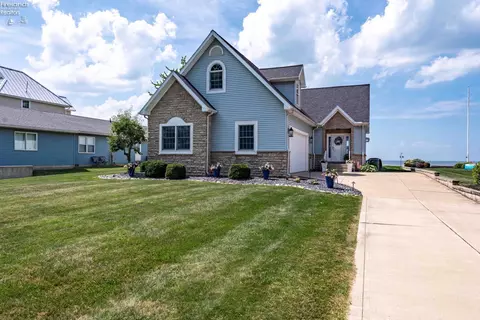 2313 E Sand Rd, Port Clinton, OH 43452