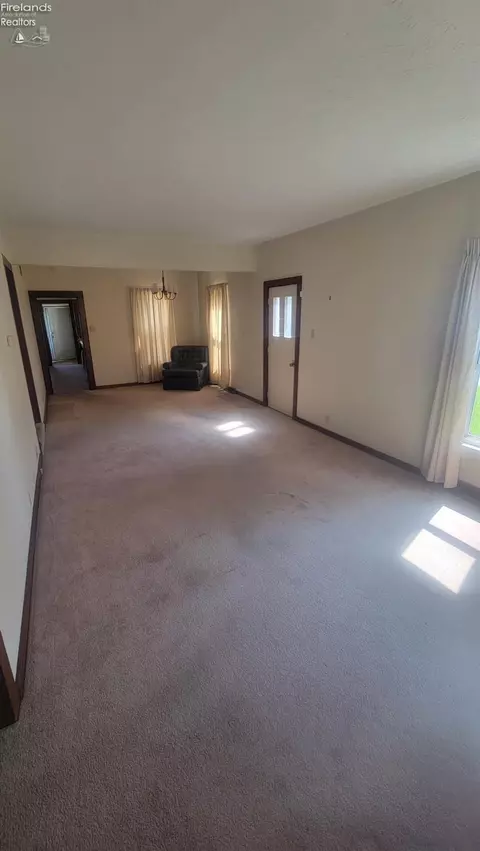 Living - 411 Wilbor Ave, Huron, OH 44839 photo 2 of 2
