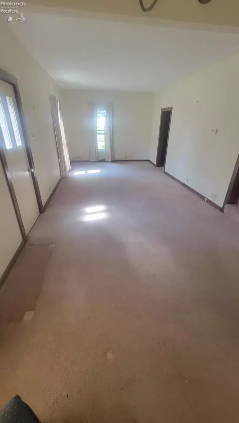 Living - 411 Wilbor Ave, Huron, OH 44839 photo 1 of 2