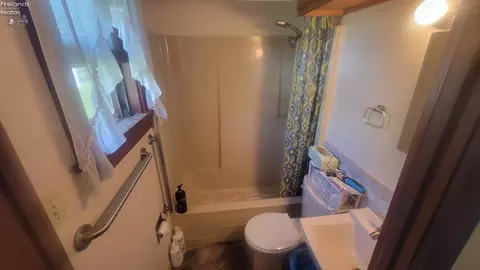 Bath - 411 Wilbor Ave, Huron, OH 44839 photo 1 of 1