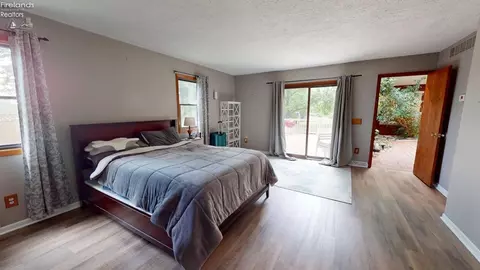 Bedroom - 66 Hillcrest Dr, Willard, OH 44890 photo 3 of 5