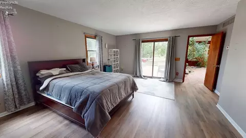 Bedroom - 66 Hillcrest Dr, Willard, OH 44890 photo 2 of 5