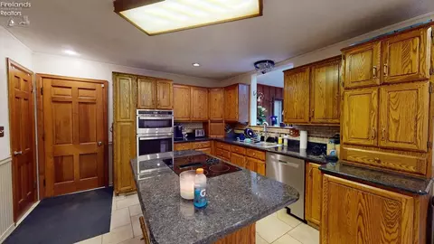 Kitchen - 66 Hillcrest Dr, Willard, OH 44890 photo 2 of 5