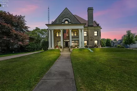 504 E Perry St, Port Clinton, OH 43452