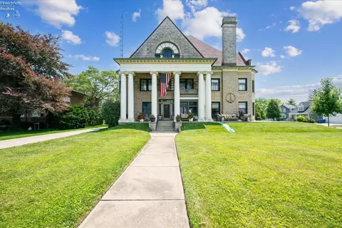 504 E Perry St, Port Clinton, OH 43452