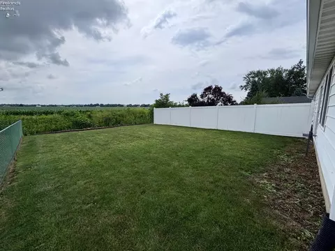 Exterior - 326 Brinker St, Bellevue, OH 44811 photo 3 of 5