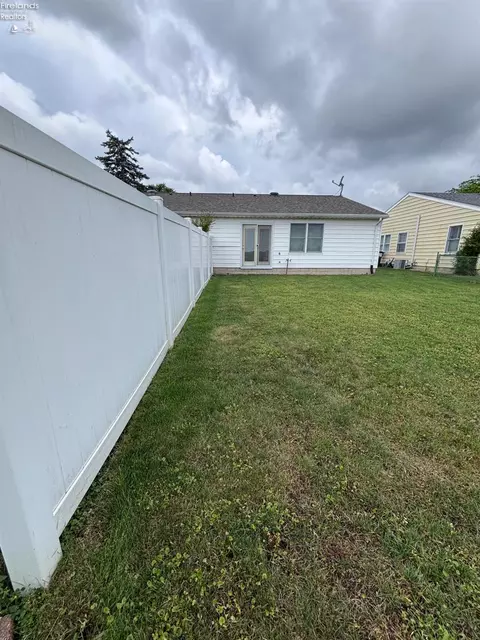 Exterior - 326 Brinker St, Bellevue, OH 44811 photo 5 of 5
