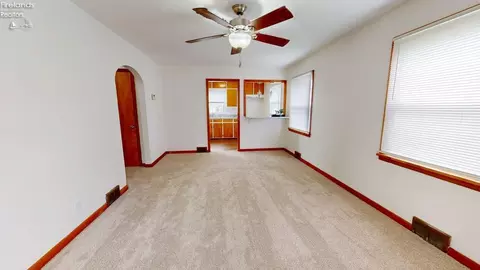 517 Euclid St, Willard, OH 44890 photo 9