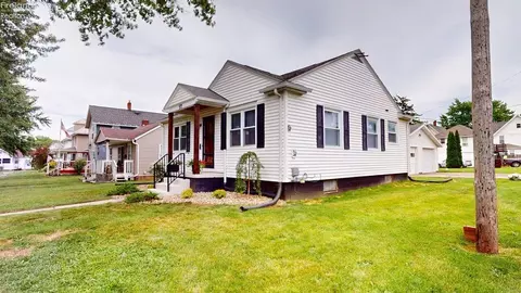 517 Euclid St, Willard, OH 44890 photo 3