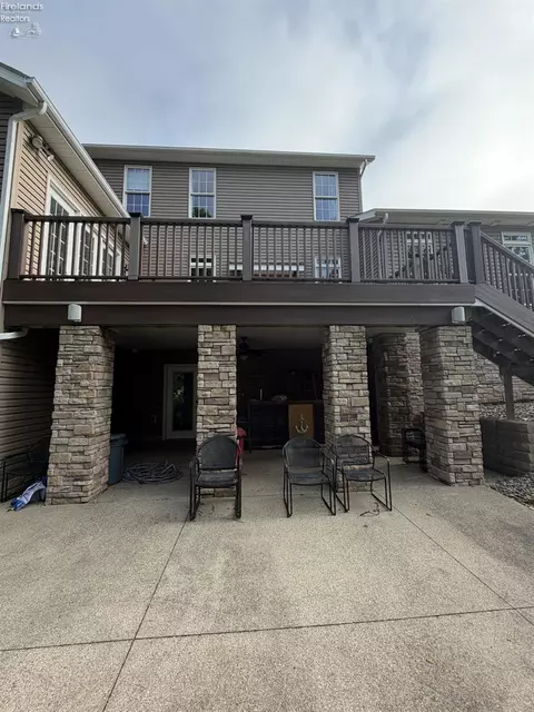 Exterior - 1140 Meadowview Dr, Willard, OH 44890 photo 2 of 7