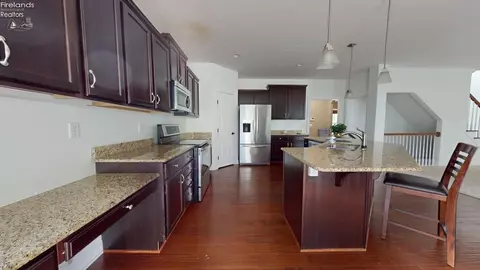 Kitchen - 1140 Meadowview Dr, Willard, OH 44890 photo 2 of 4