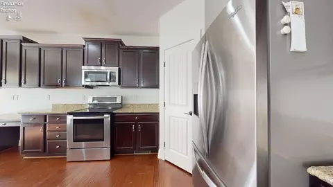 Kitchen - 1140 Meadowview Dr, Willard, OH 44890 photo 4 of 4