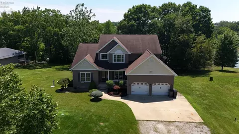1140 Meadowview Dr, Willard, OH 44890 photo 1