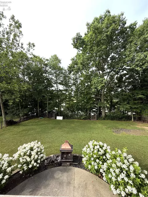 Exterior - 1140 Meadowview Dr, Willard, OH 44890 photo 6 of 7
