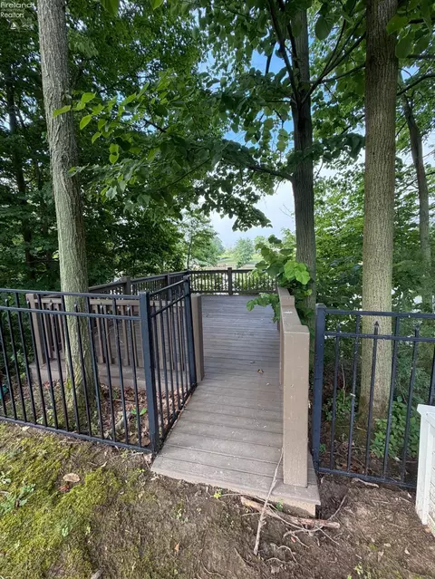 Exterior - 1140 Meadowview Dr, Willard, OH 44890 photo 3 of 7
