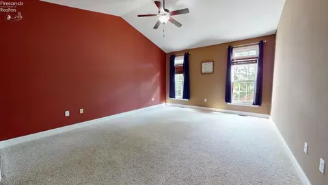 Bedroom - 1140 Meadowview Dr, Willard, OH 44890 photo 3 of 10