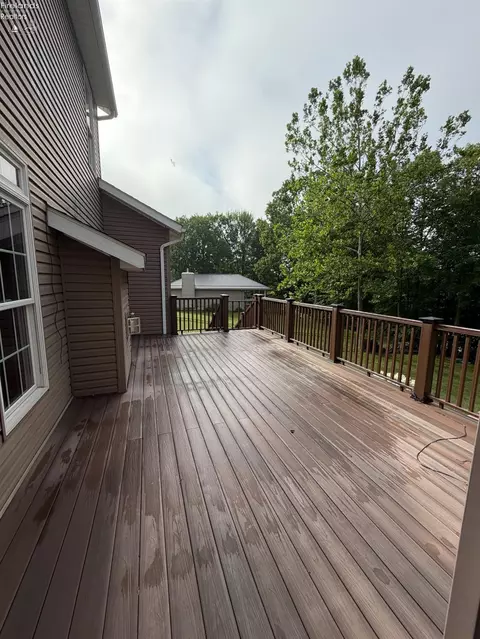 Exterior - 1140 Meadowview Dr, Willard, OH 44890 photo 5 of 7