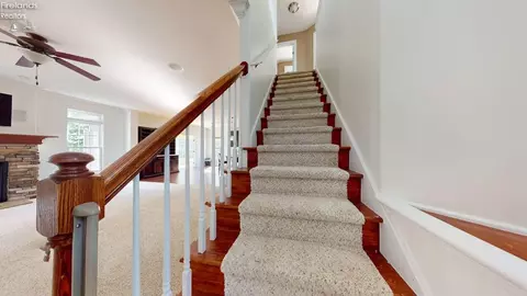 Entry Way - 1140 Meadowview Dr, Willard, OH 44890 photo 2 of 5