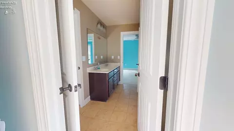 Bath - 1140 Meadowview Dr, Willard, OH 44890 photo 6 of 11