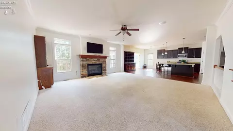 Living - 1140 Meadowview Dr, Willard, OH 44890 photo 1 of 4