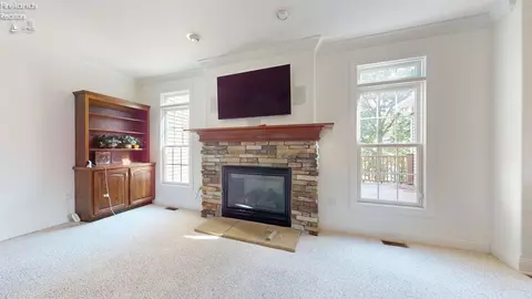 Living - 1140 Meadowview Dr, Willard, OH 44890 photo 3 of 4