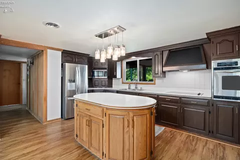 Kitchen - 41180 Butternut Ridge Rd, Elyria, OH 44035 photo 4 of 6